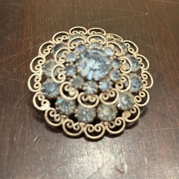 Elegant Vintage Silver and Blue Flower Brooch - Picture 2 of 4